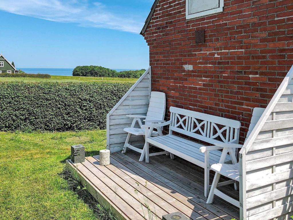 Three-Bedroom Holiday home in Gudhjem 2 photo 4