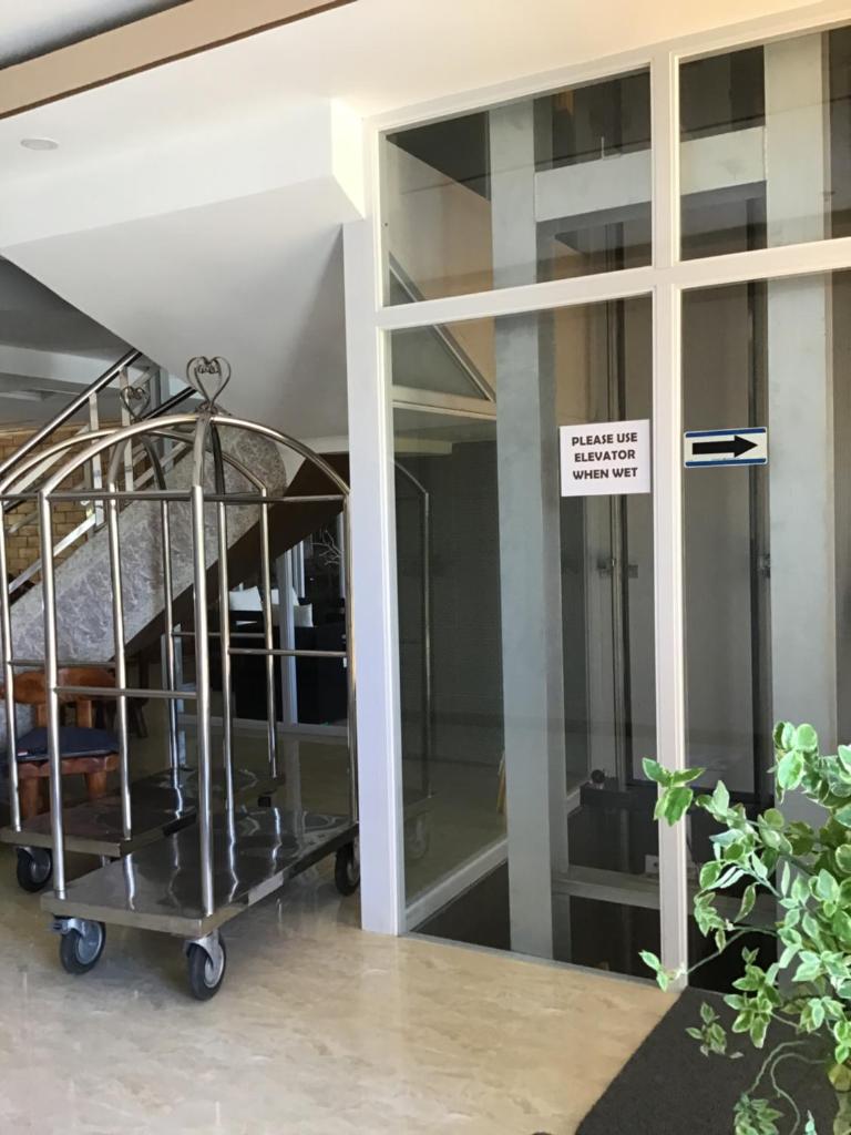 EM Royalle Hotel & Beach Resort photo 2