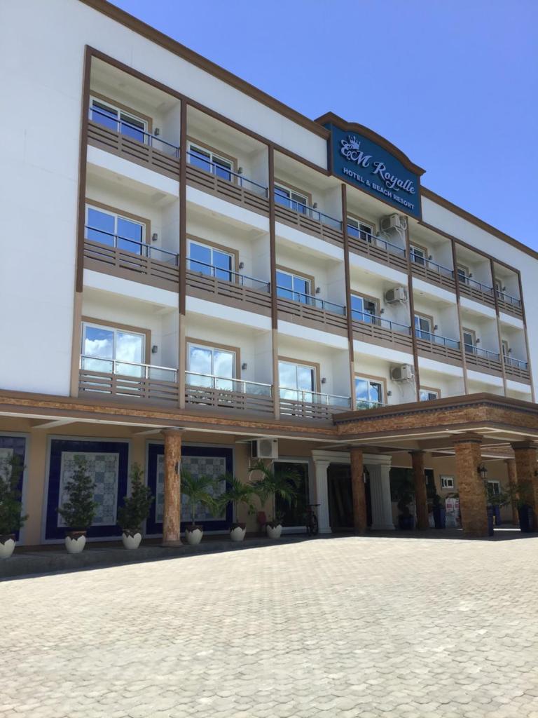 EM Royalle Hotel & Beach Resort photo 4