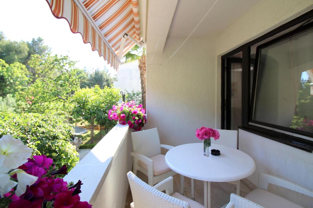 Modern apartment Sabina with nice garden photo 2