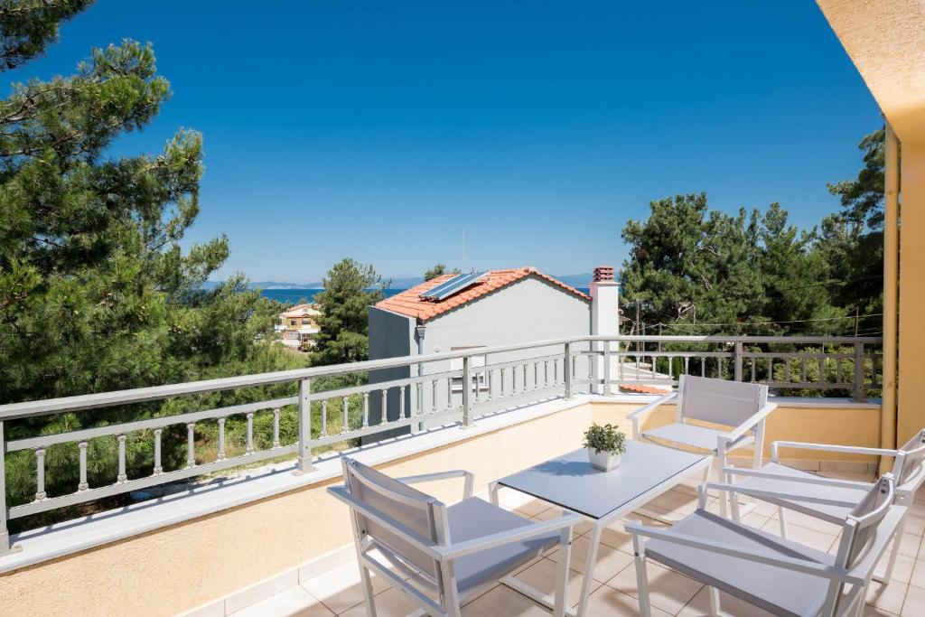 Louloudis Pool Villa photo 3