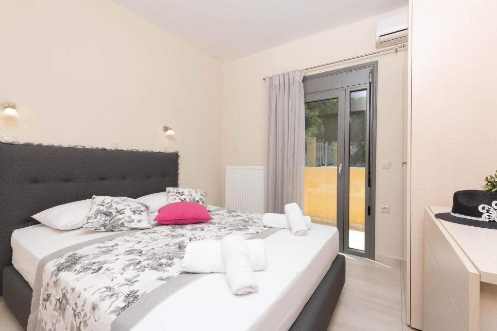 Louloudis Pool Villa photo 4
