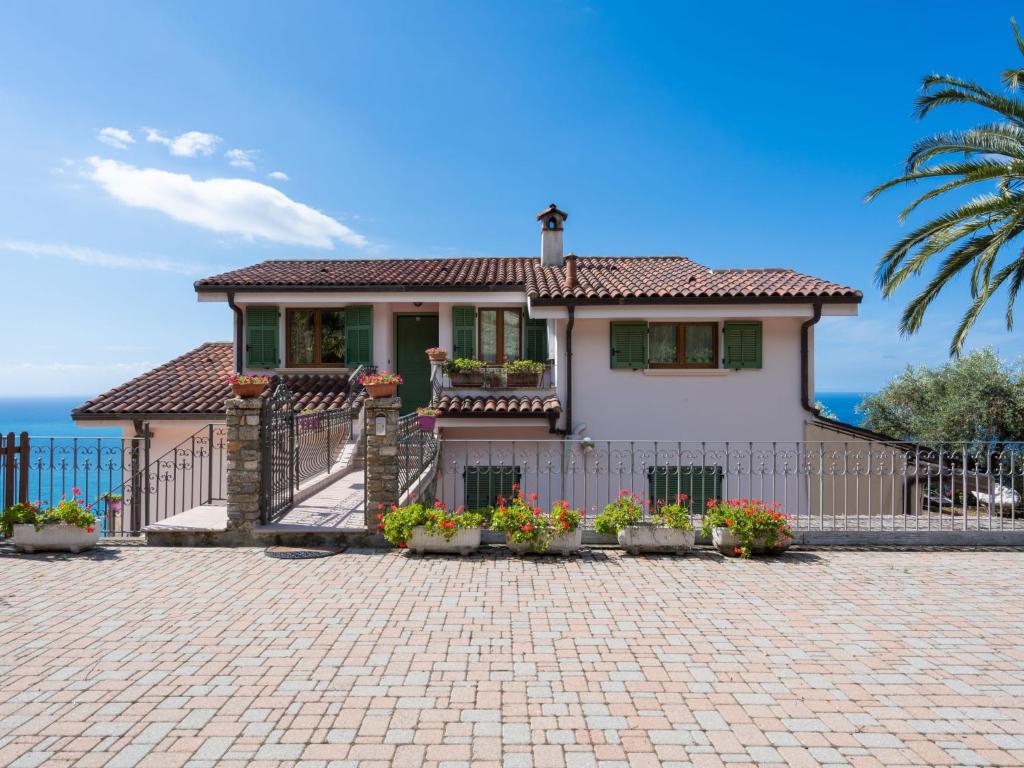 Apartment Villa Ginestra by Interhome