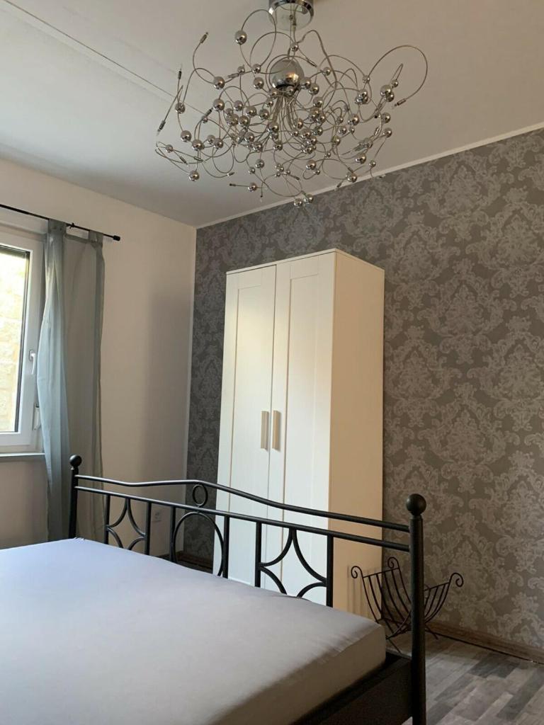 Großes, modernes Apartment im Souterrain