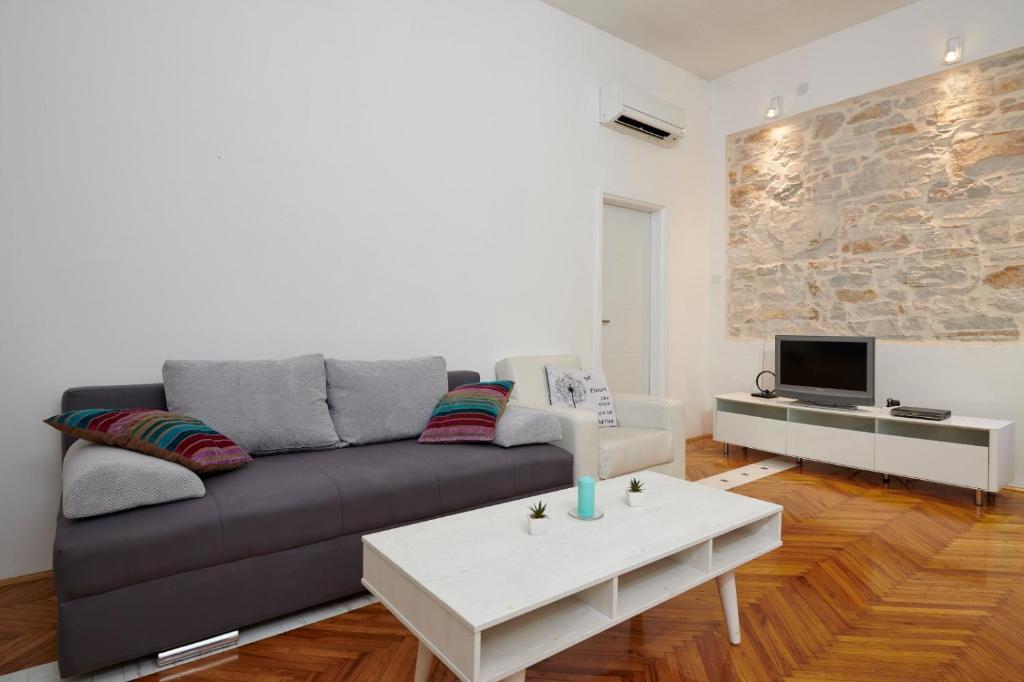 Excellent city apartment in antic Pula photo 4