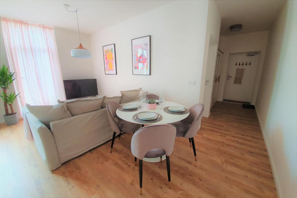 PB Ferienwohnungen - FeWo 2 - Stilvoll eingerichtetes Apartment im Herzen Senftenbergs photo 3