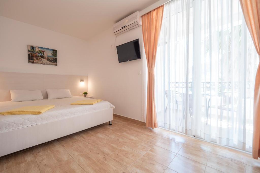 Трехместный (Трехместный номер с балконом), Hotel Skyprime
