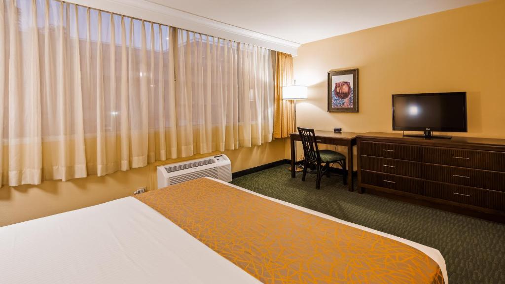 Трехместный (Номер с 1 кроватью размера «king-size»), Airport Honolulu Hotel