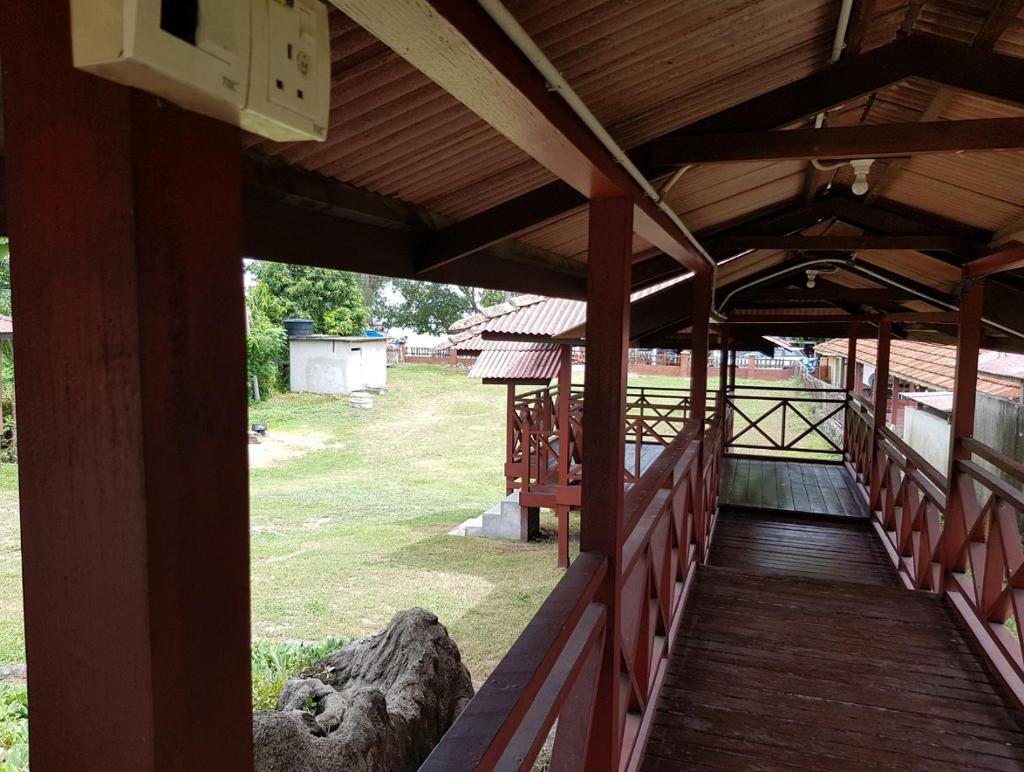 Kampong Style Homestay Pengkalan Balak - Sea View photo 2