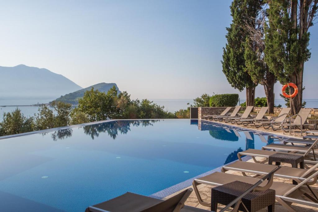Avala Resort & Villas photo 1