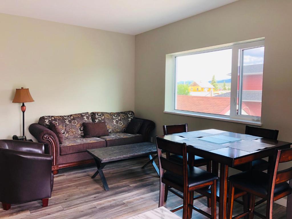 Downtown Whitehorse Deluxe 2 Bedroom Condo photo 2