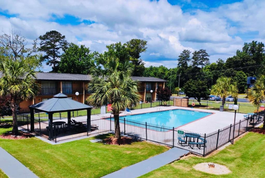 Howard Johnson by Wyndham Athens photo 3