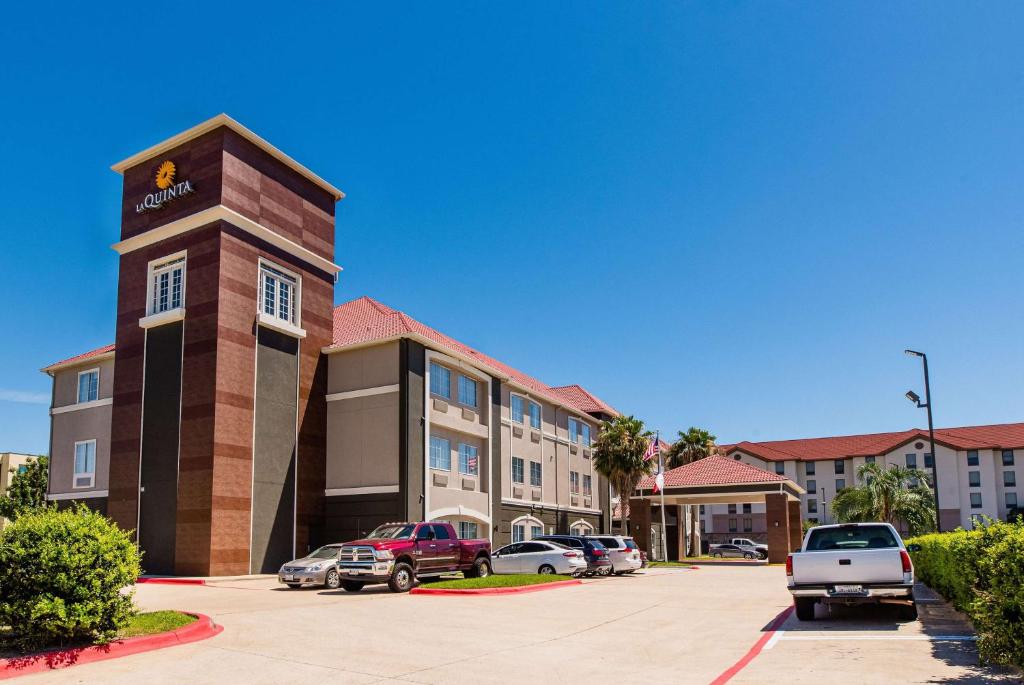 La Quinta Inn & Suites by Wyndham Houston/Clear Lake-NASA image