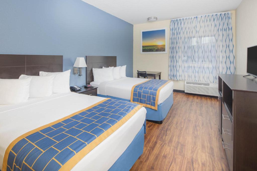 Days Inn by Wyndham Macon I-75 North image