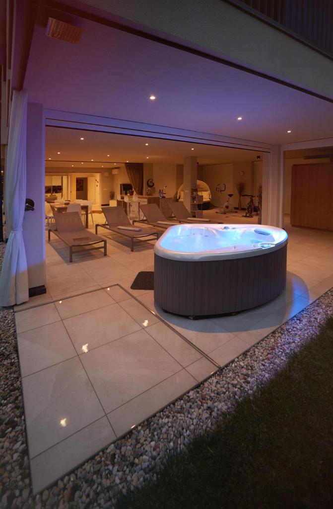 Penthouse & Garden - luxury apartment photo 4