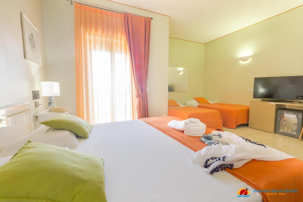 Hotel Paradise Beach Resort photo 2
