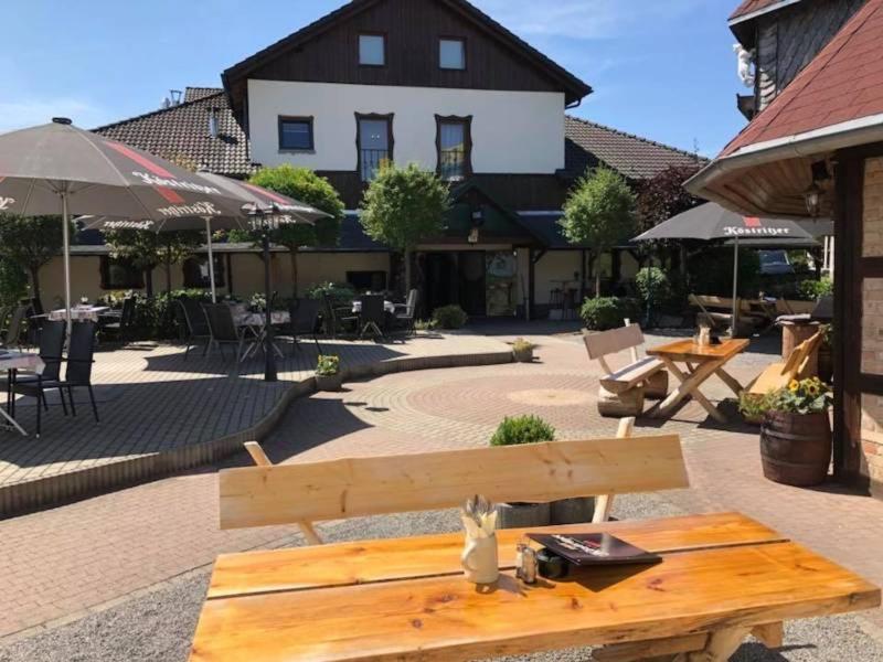 Toschis Station-Motel-Wirtshaus-an der Autobahn photo 1