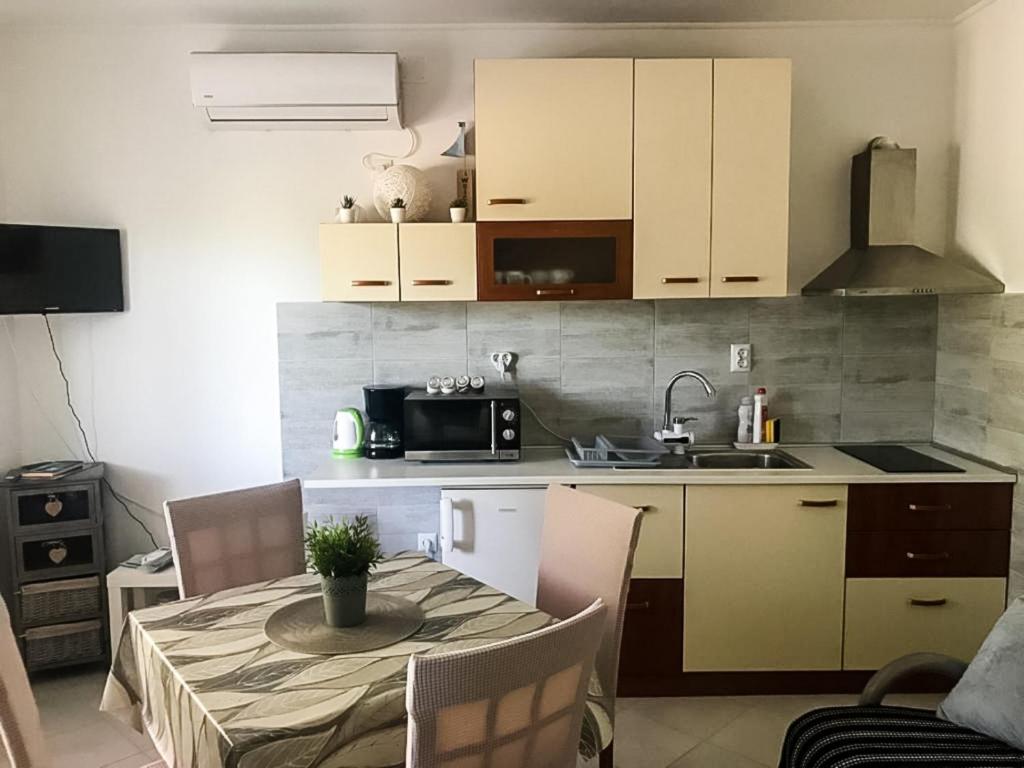 Apartments Sea Star Ivana photo 3
