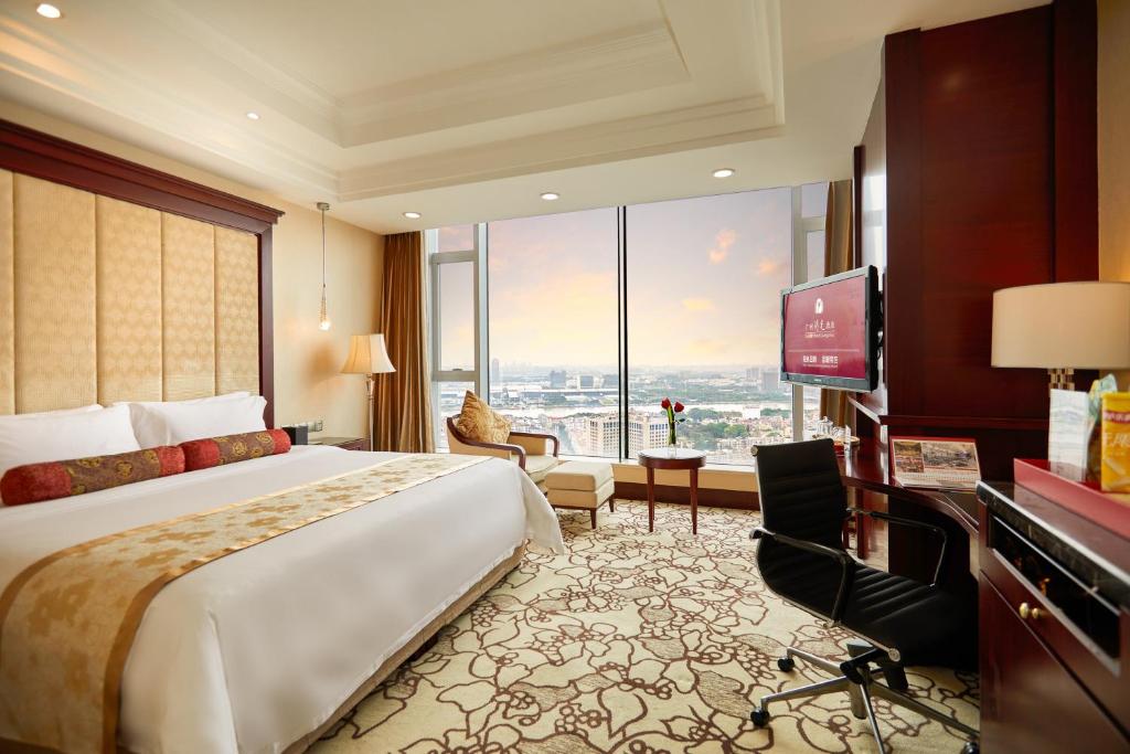 Soluxe Hotel Guangzhou - Registration Service and Free Shuttle Bus to Canton Fair Complex photo 4