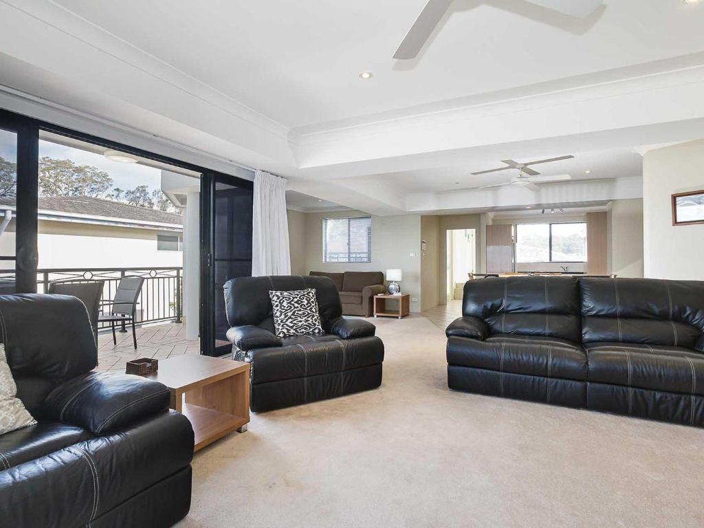 2 137 Soldiers Point Road luxury unit on the waterfront with aircon and free unlimited WiFi photo 2