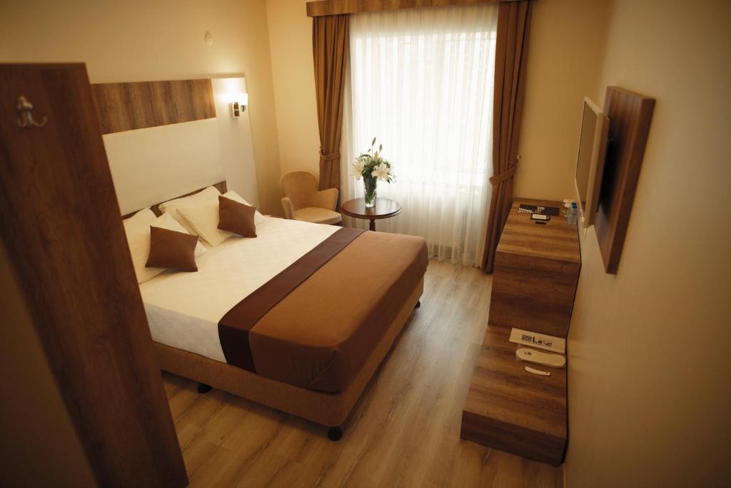 Line Suite Hotel photo 4
