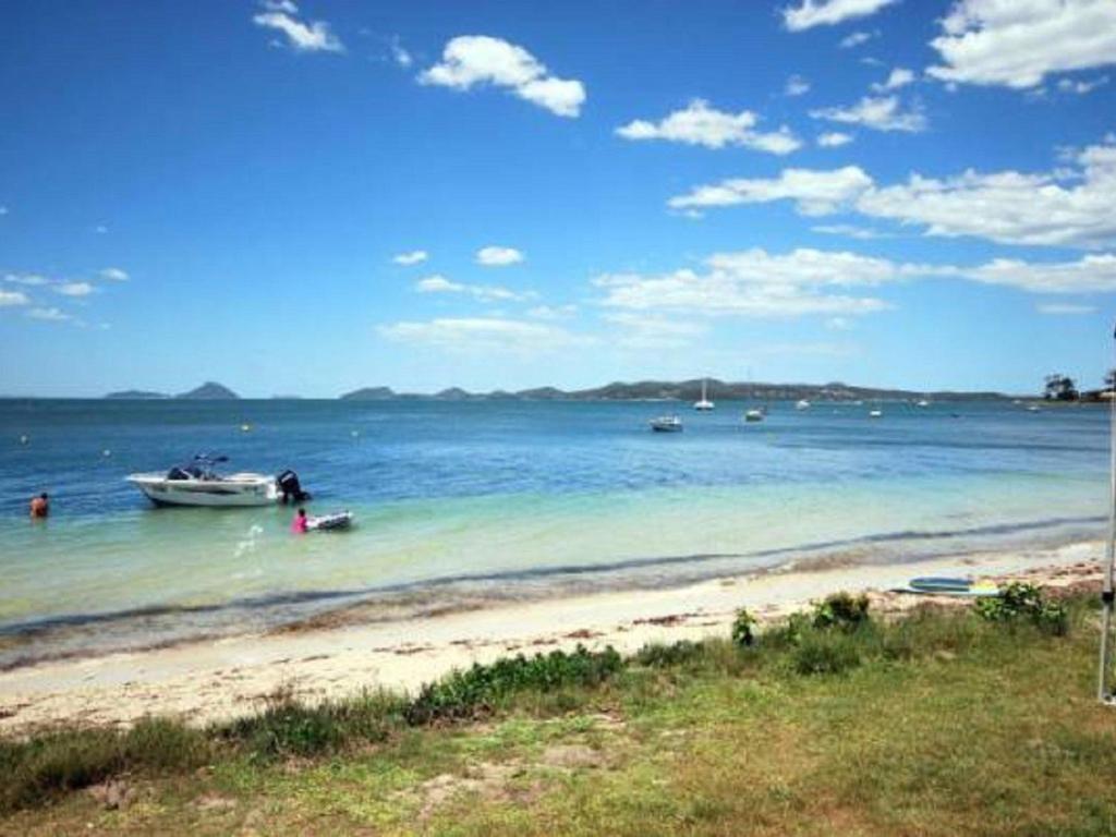 Harbourside 5 ground floor waterfront unit photo 2