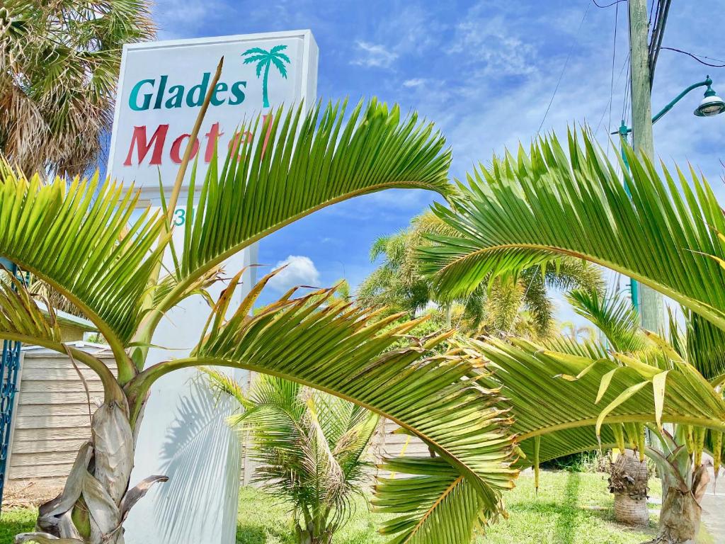Glades Motel - Naples photo 2