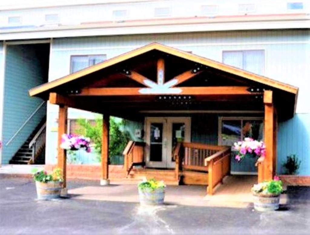 Twin Rivers By Alderwood Colorado Management photo 2