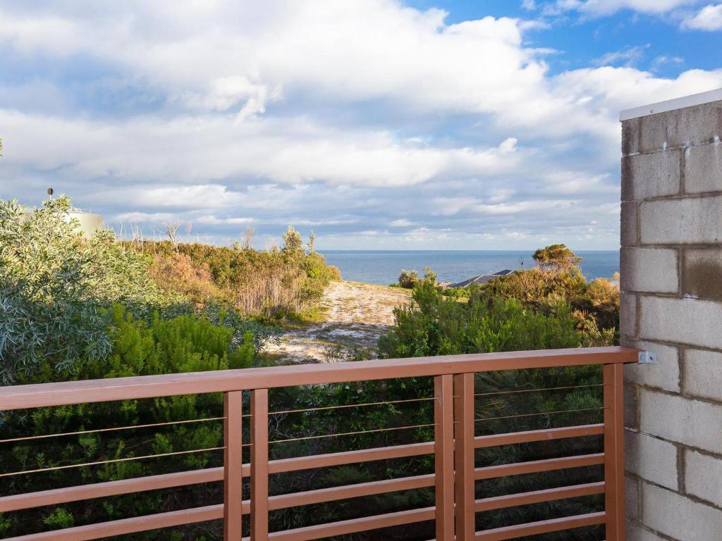 One Mile Ridge stunning views air con infinity pool