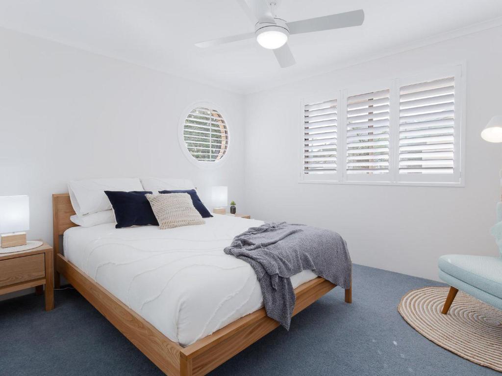 Pelican Sands 3 stunning waterfront unit with magical water views and air conditioning photo 3