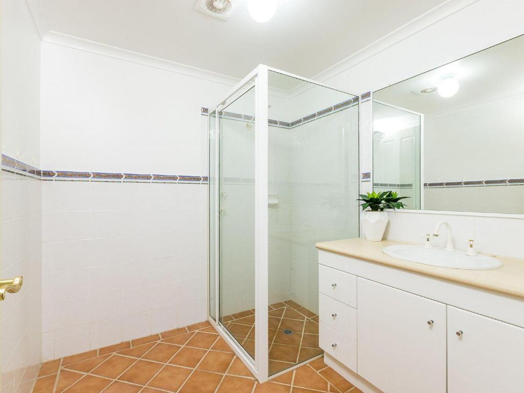 Peninsula Waters 3 Beautiful Air Conditioned Unit with Pool Lift and WI-FI photo 3
