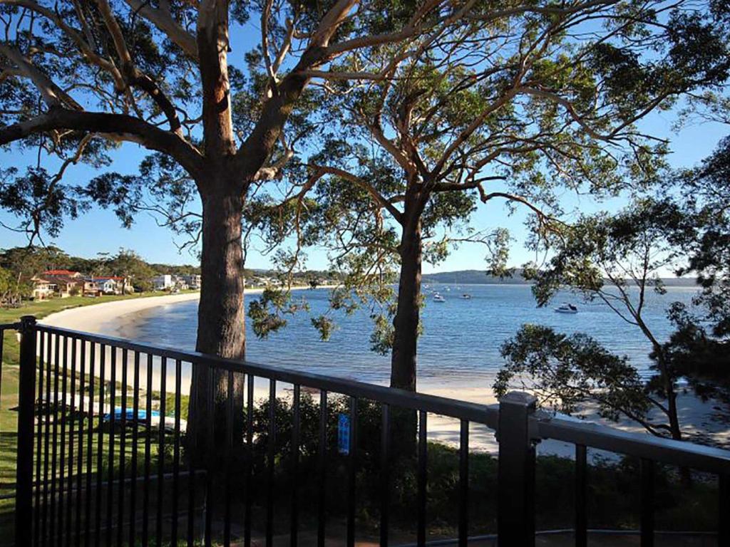 Wanda Magic beautiful water front house photo 3