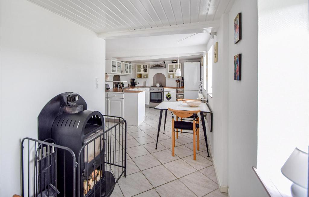 Awesome Home In Juelsminde With 2 Bedrooms And Wifi photo 4