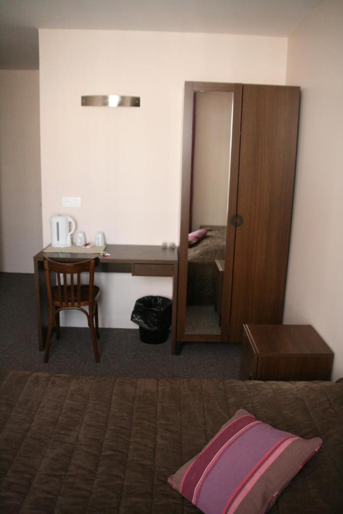 Двухместный (Улучшенный двухместный номер с 1 кроватью), Hôtel du Roussillon