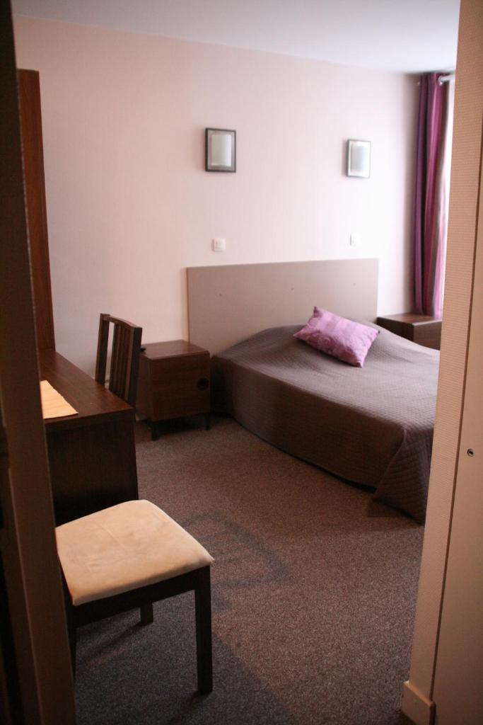 Двухместный (Улучшенный двухместный номер с 1 кроватью), Hôtel du Roussillon