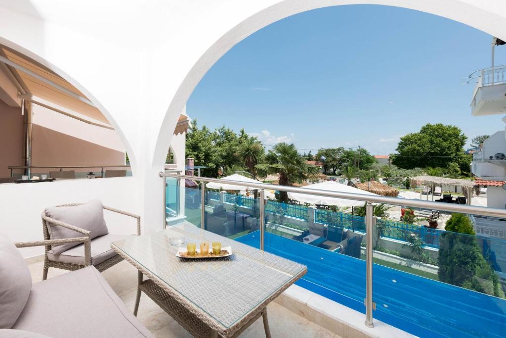 Stratos Deluxe Apartments photo 4