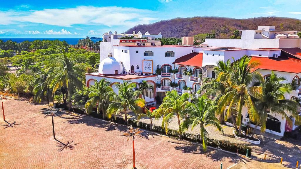 Hotel Bahia Huatulco - Tap to explore photos