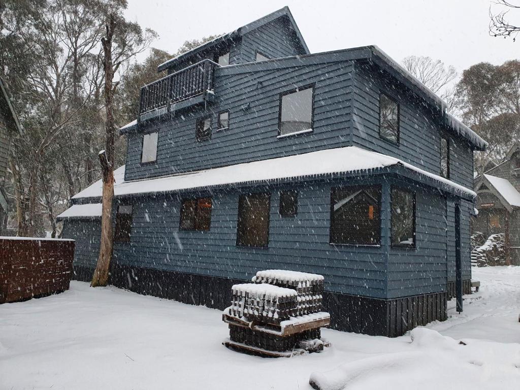 SNOWED INN apartment photo 3