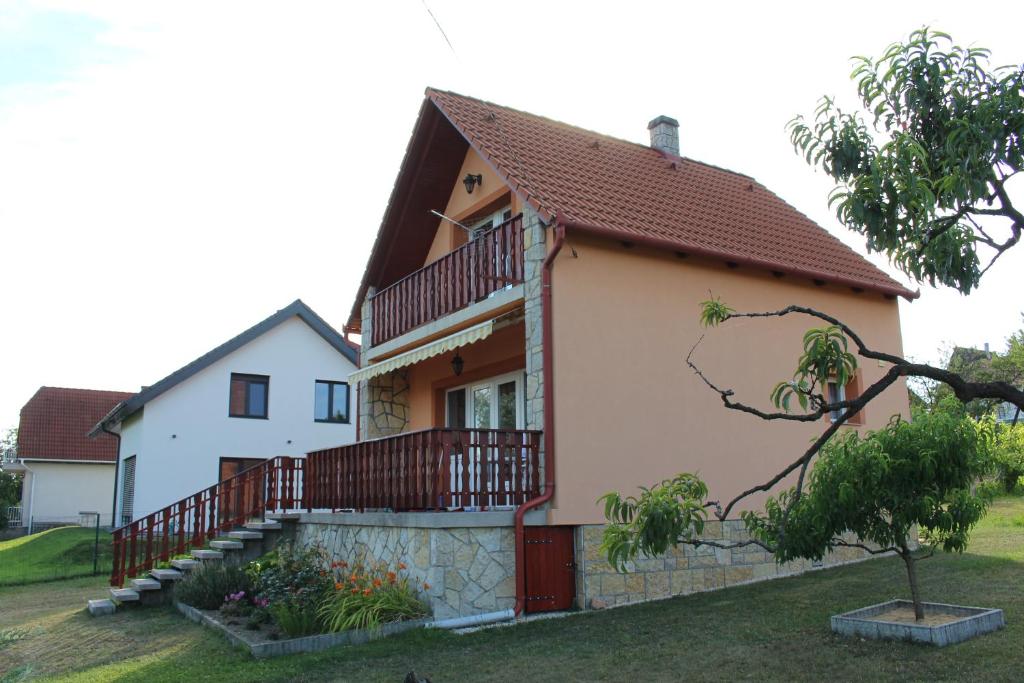 Lizi Apartman photo 1