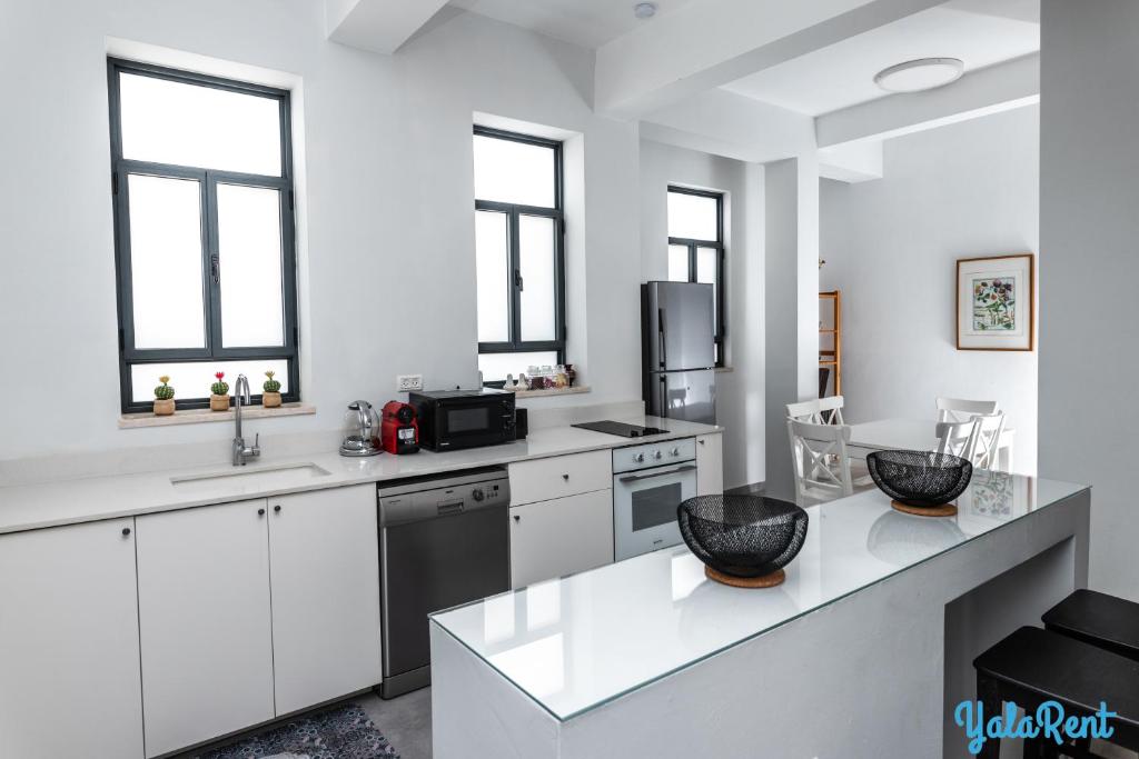 YalaRent Boutique Apartments in Jaffa's Flea Market photo 2