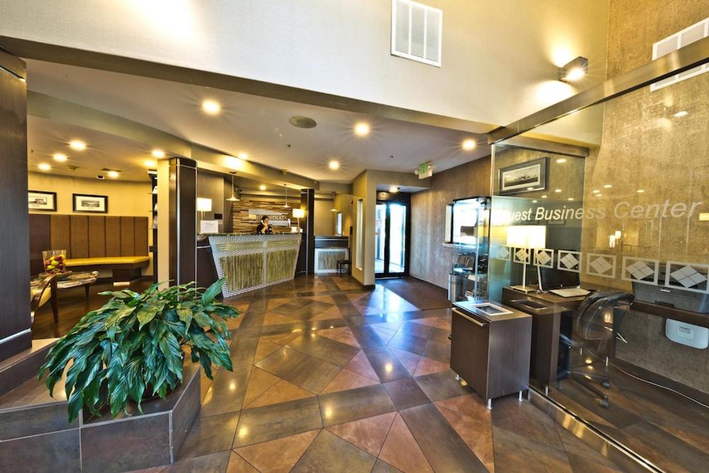Hotel Strata photo 2