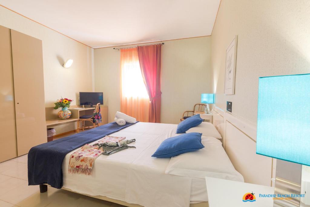 Hotel Paradise Beach Resort photo 1