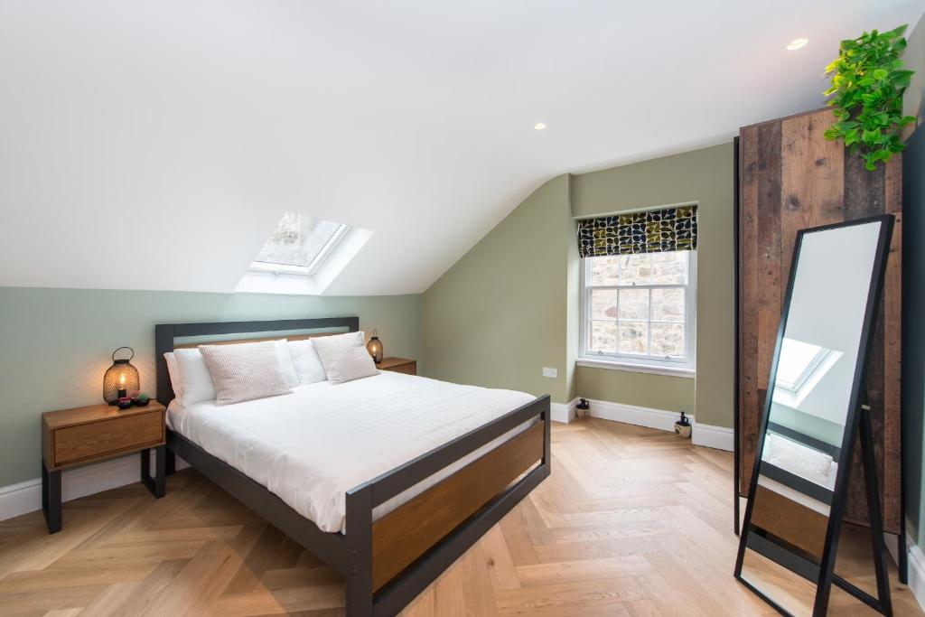 City Centre, Newly Refurbished Stylish Apartment