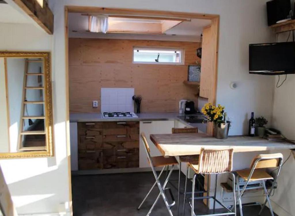 Beach Cottage free parking photo 1