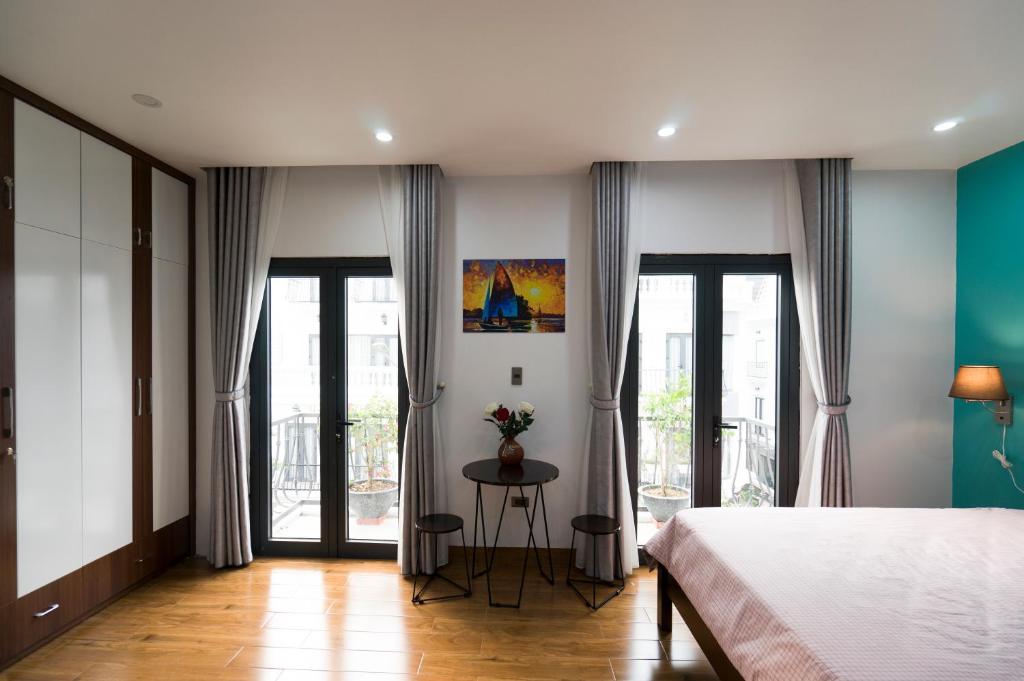 Tropical Villa Halong