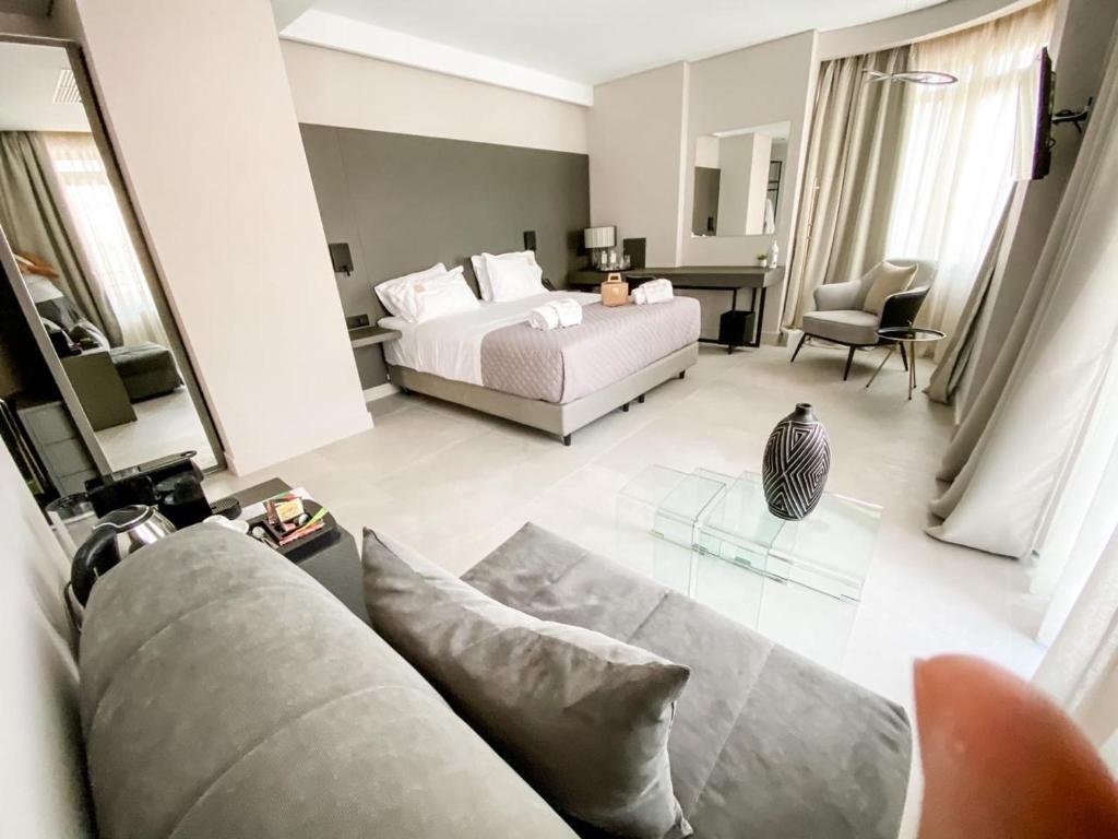 Сьюит (Люкс с балконом), Royalty Hotel Athens
