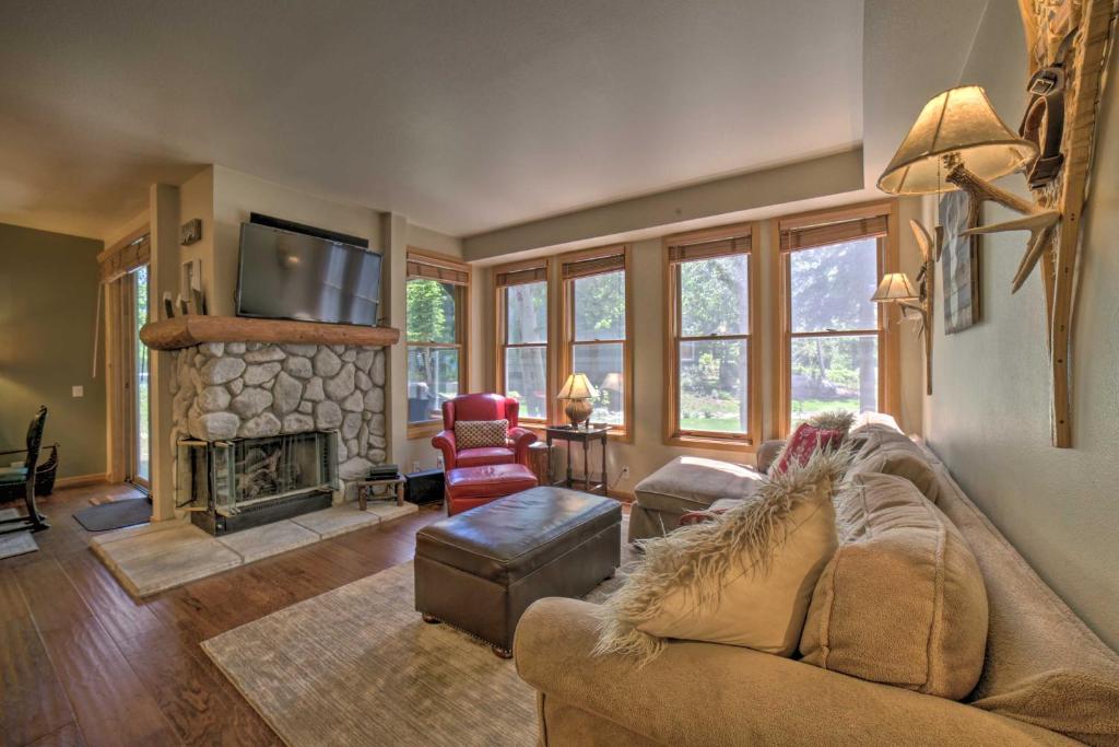 Mammoth Lakes Vacation Rental with Community Hot Tub photo 2