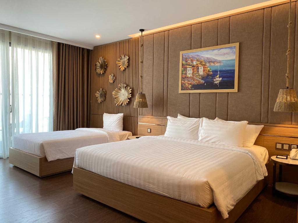 Трехместный (Трехместный номер с балконом), Virgo Hotel