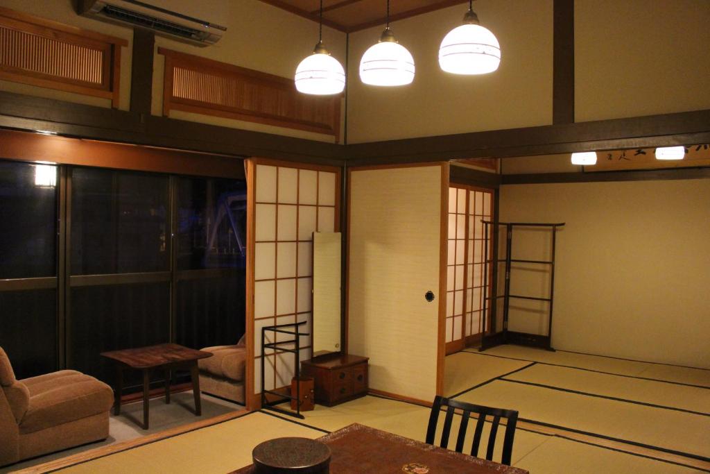 Historical Ryokan SENYUKAN photo 3