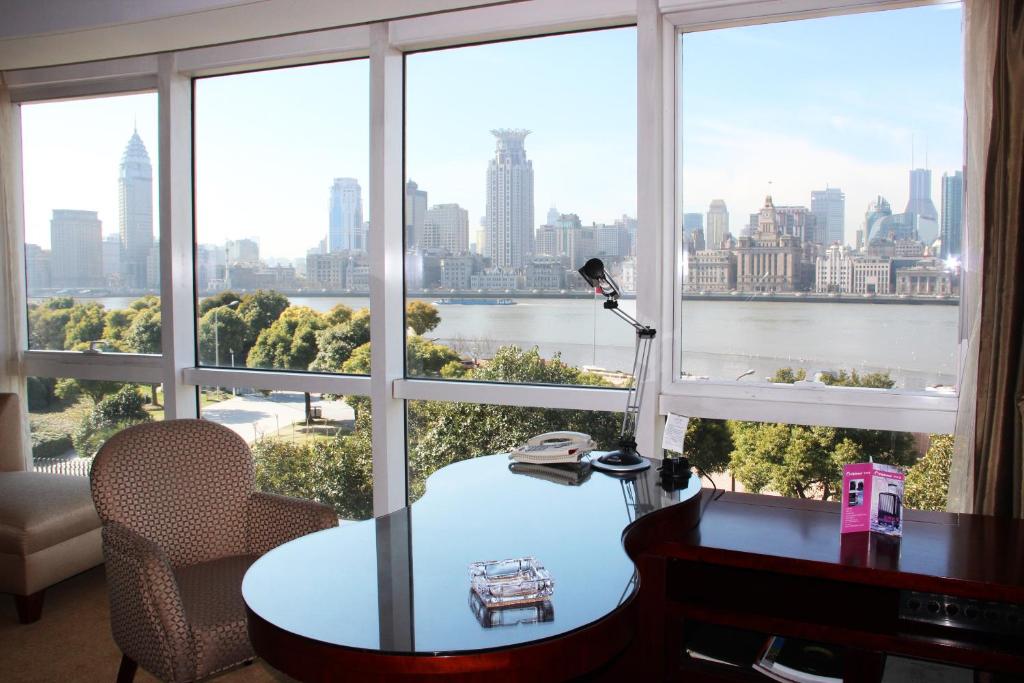 Двухместный (Двухместный номер Делюкс с 1 кроватью и видом на реку), Oriental Riverside Bund View Hotel (Shanghai International Convention Center)